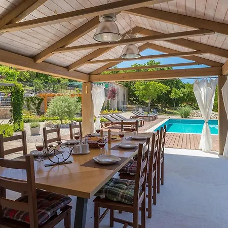 Veselici בית נופש