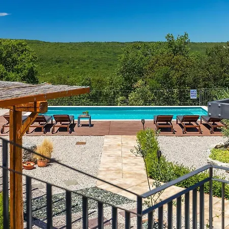 Veselici פלומין