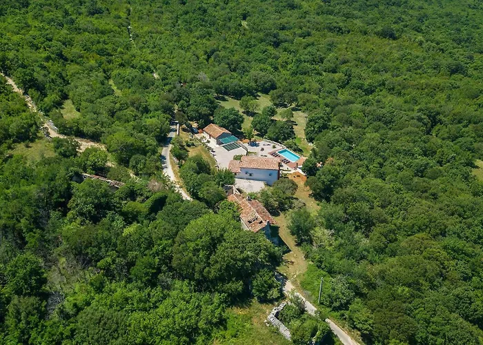 Veselici בית נופש פלומין