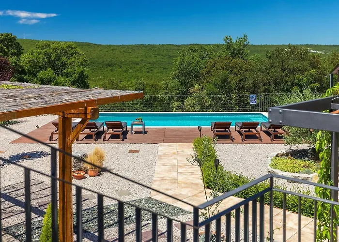 Veselici פלומין