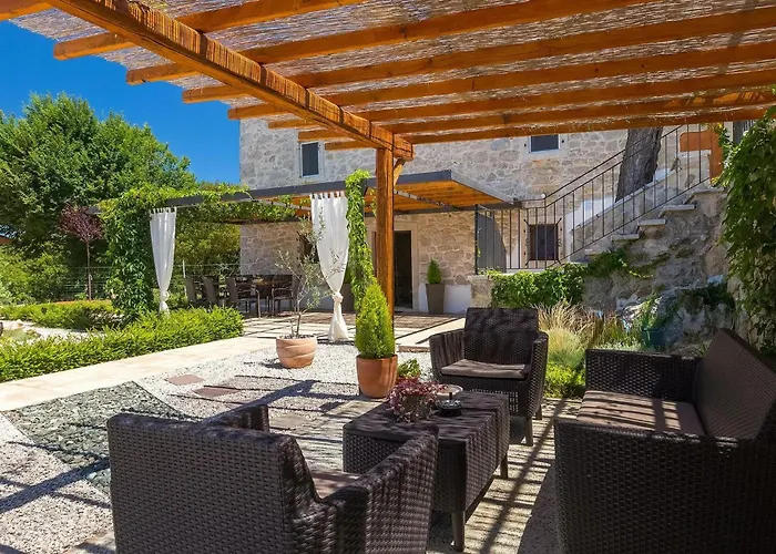 Veselici פלומין